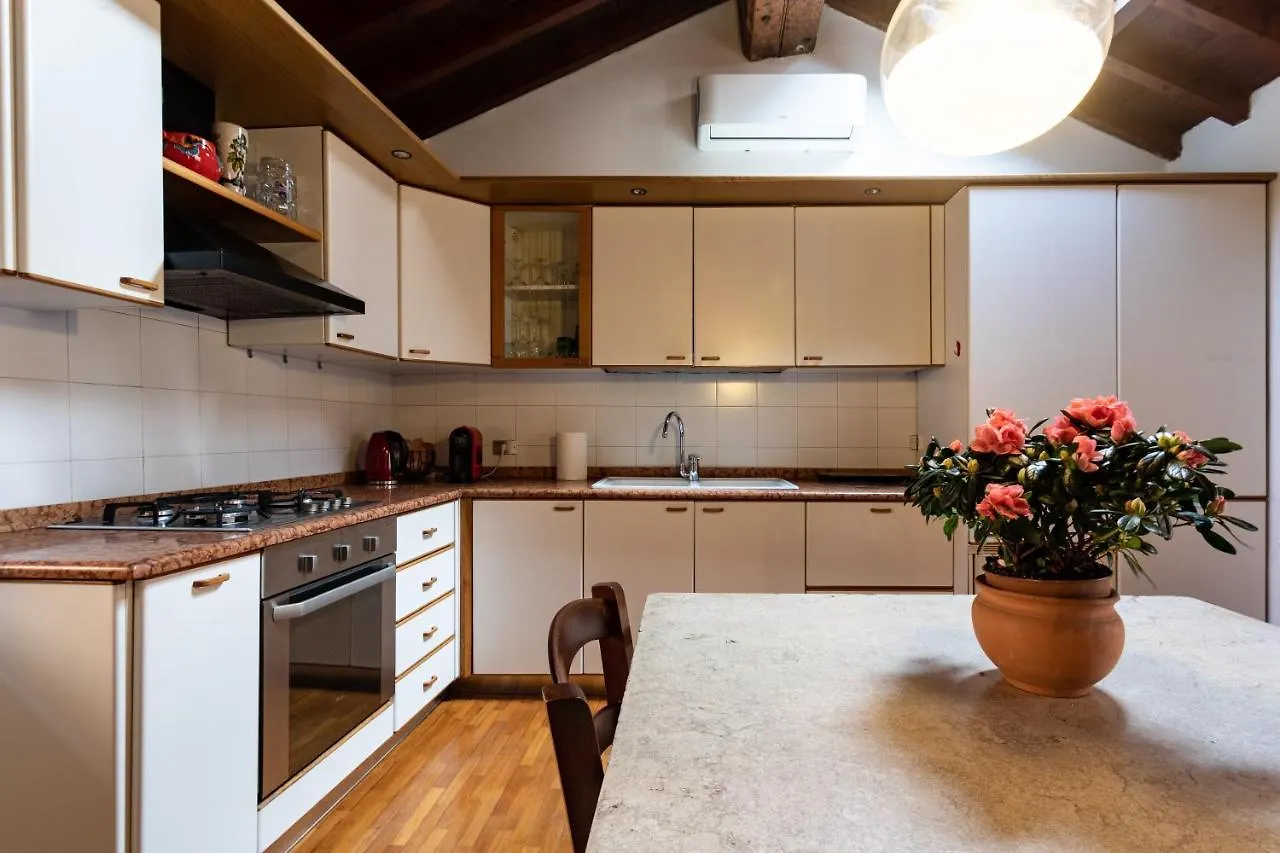 Apartment Appartamento Sant'Anastasia Verona
